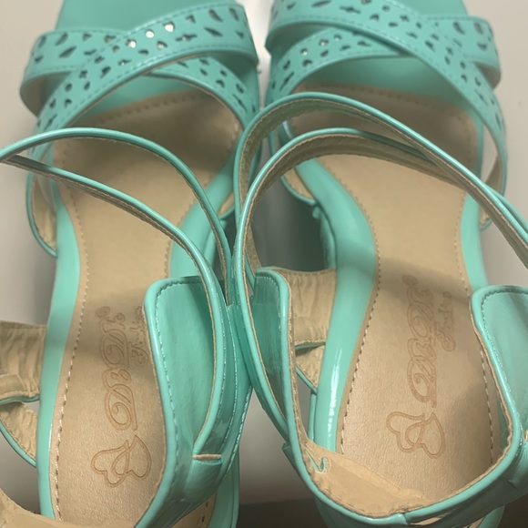 DBDK Mint Green Wedges - Picture 6 of 16